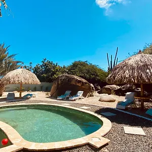  Apartment Charming 2-bedroom With Saltwater Pool Aruba